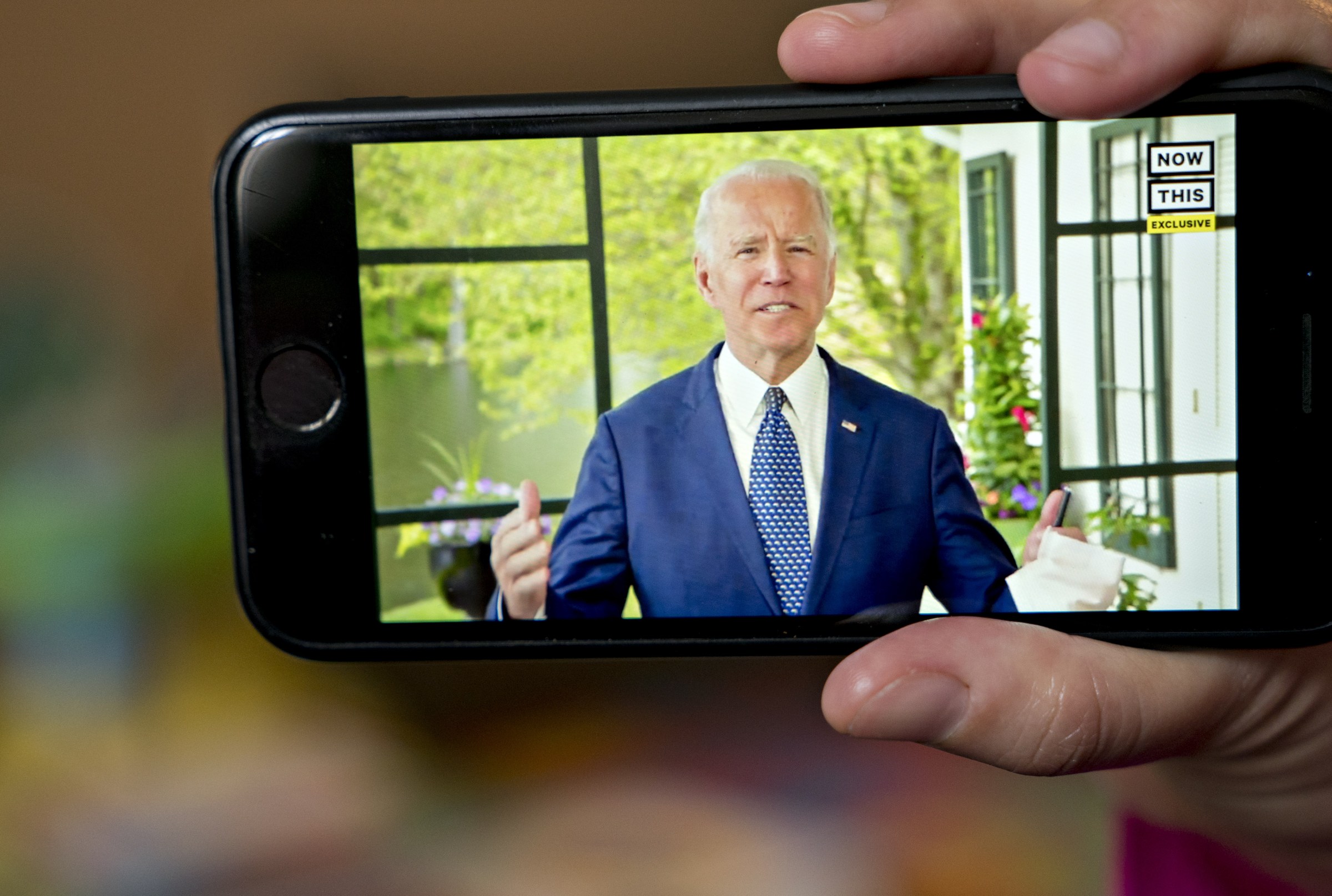 Biden’s ads haven’t been working. Now, he’s trying something new.