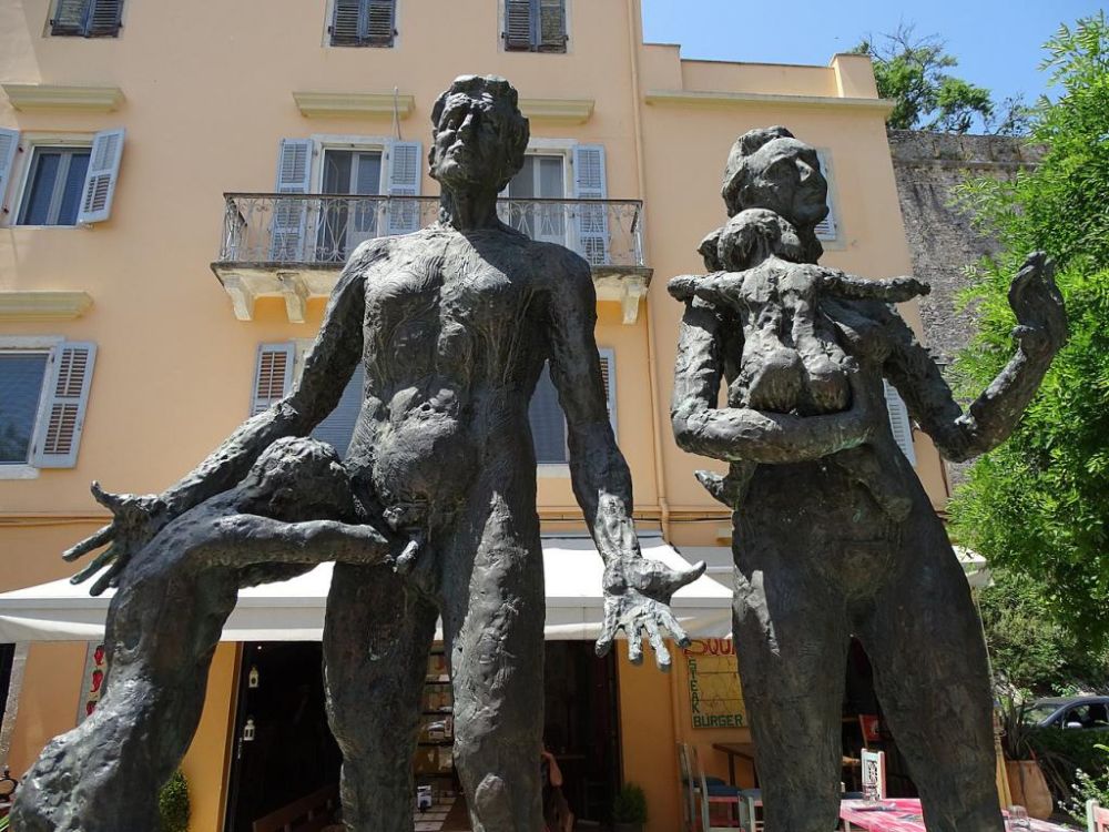 "Never again for any nation" Statue in Corfu | © GPSMYCITY "Never again for any nation" Statue in Corfu | © GPSMYCITY